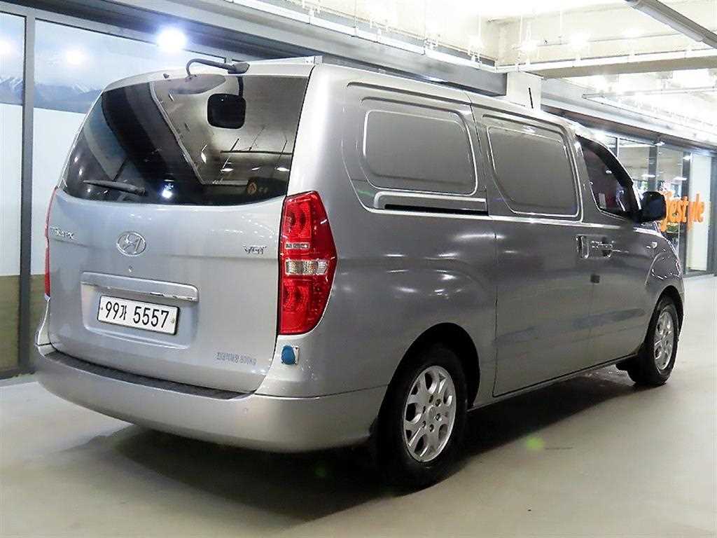 HYUNDAI Starex - Vista 4