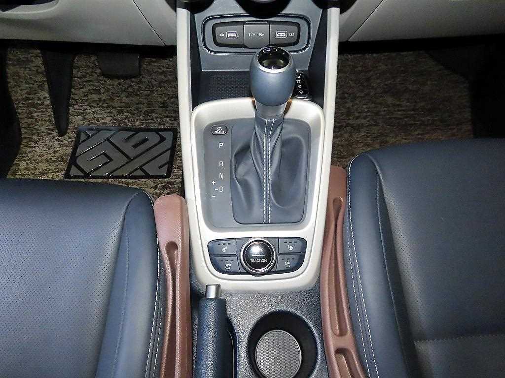 HYUNDAI Venue - Vista 12