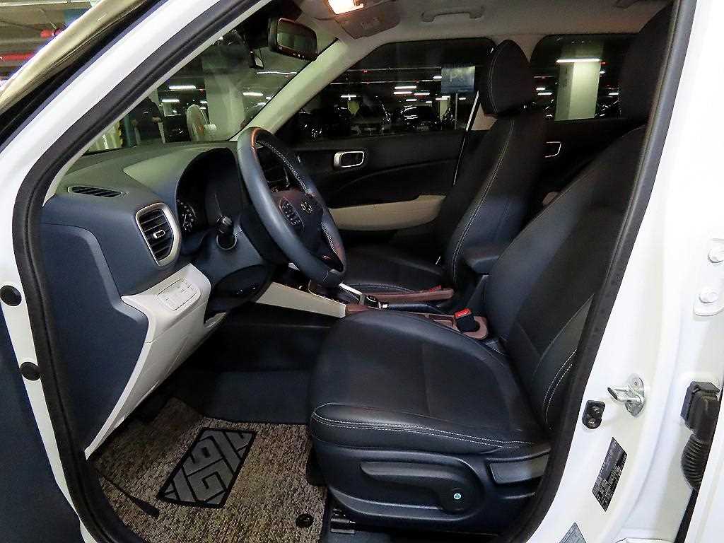 HYUNDAI Venue - Vista 6