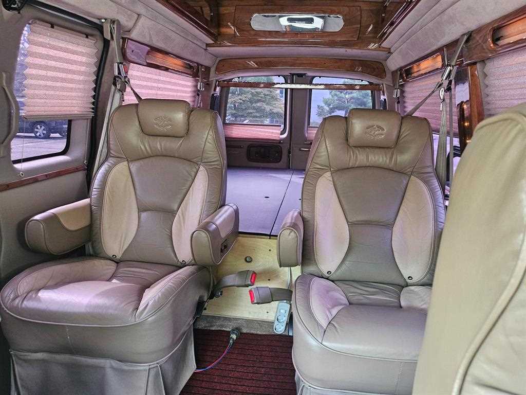 Chevrolet Chevy Van - Vista 8