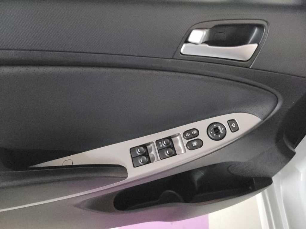 HYUNDAI Accent 2015 Blanco - Importación desde Corea - HF Imports Iquique - Foto 13