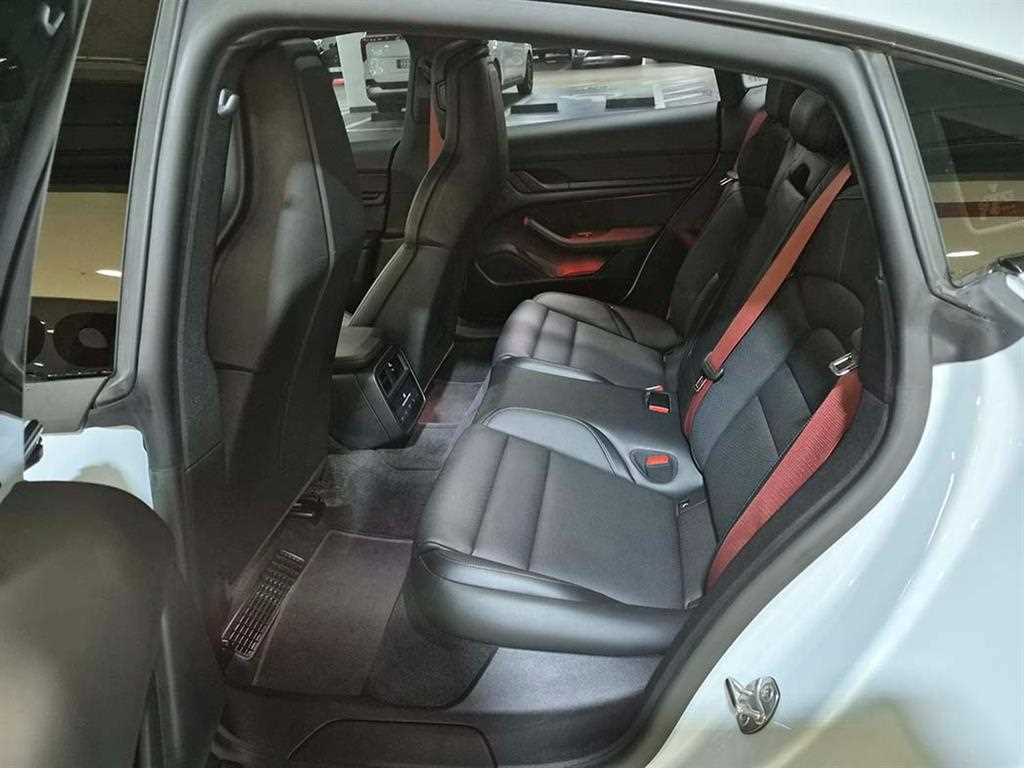 Porsche Taycan - Vista 7