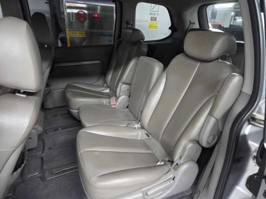 KIA Carnival - Vista 7