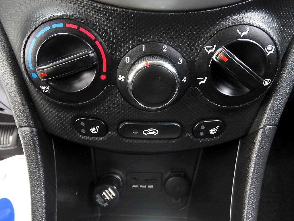 HYUNDAI Accent - Vista 12