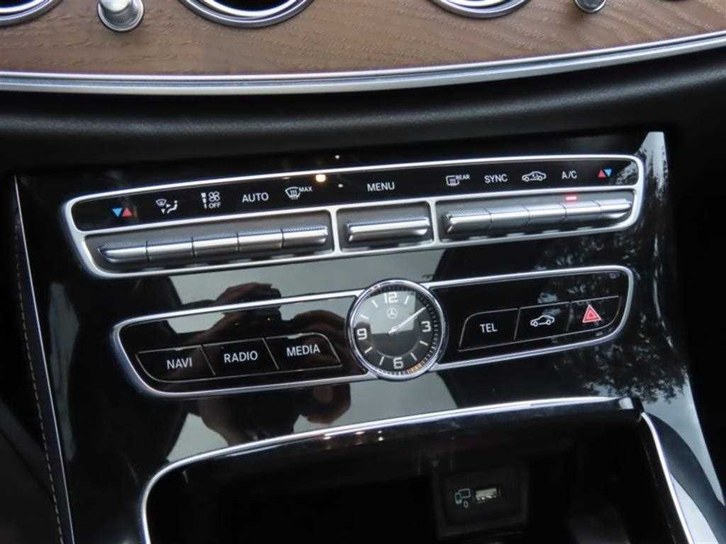 Mercedes Benz E class - Vista 8