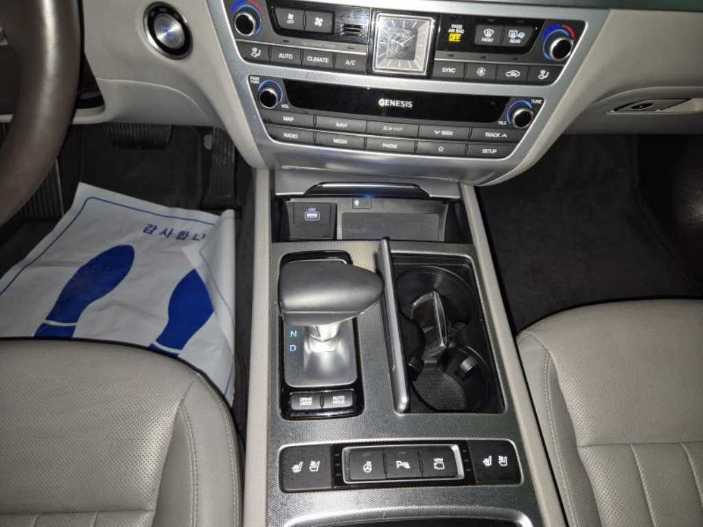 Genesis G80 - Vista 10