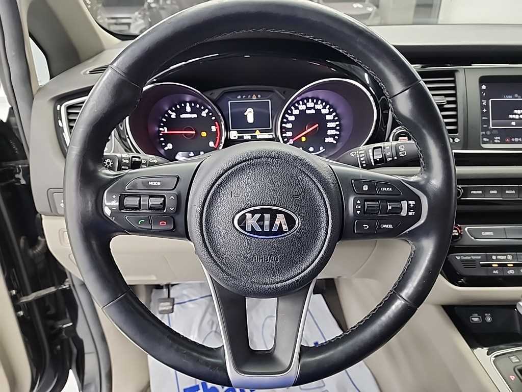 KIA Carnival - Vista 9