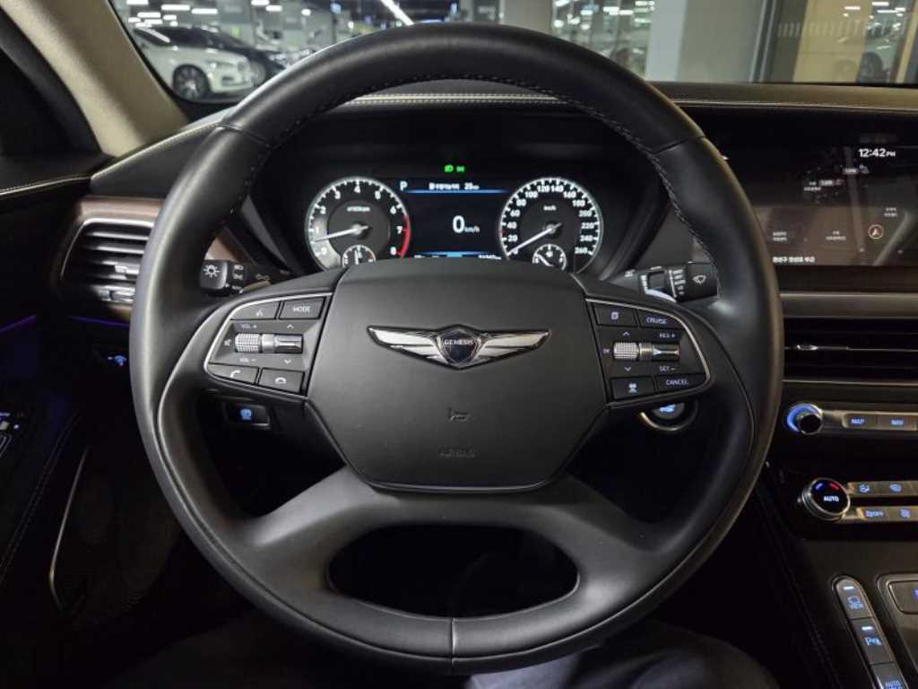 Genesis G90 - Vista 10