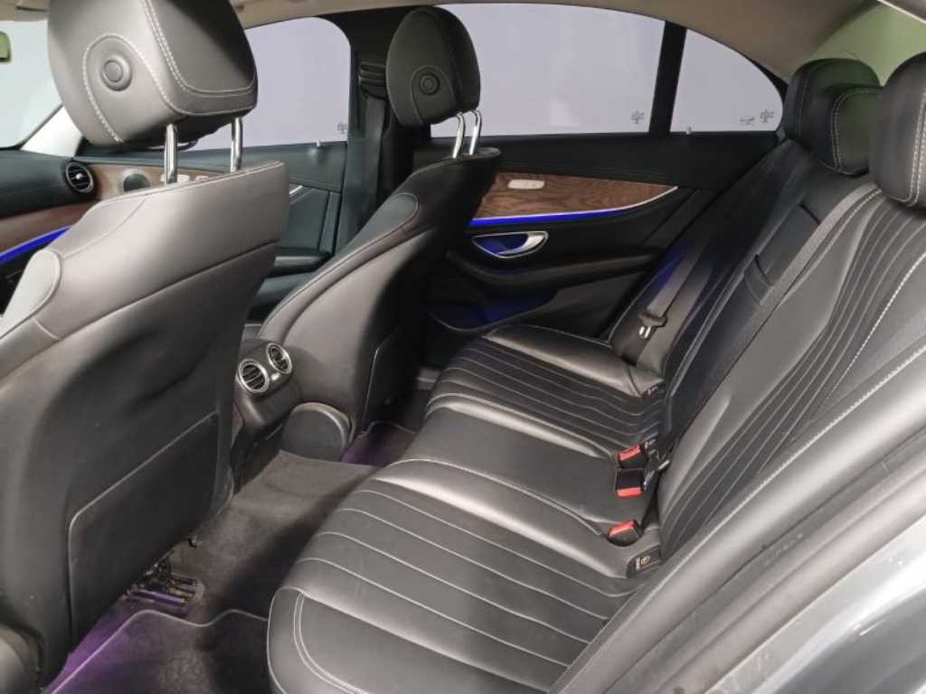 Mercedes Benz E class - Vista 8