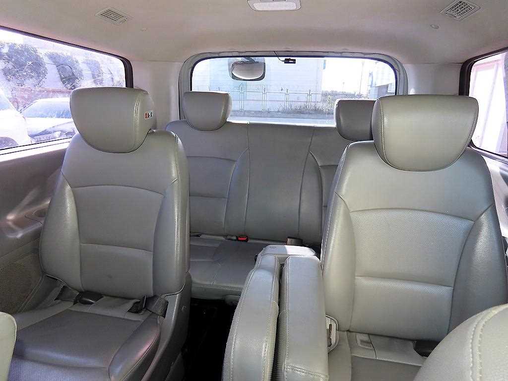 HYUNDAI Starex - Vista 7