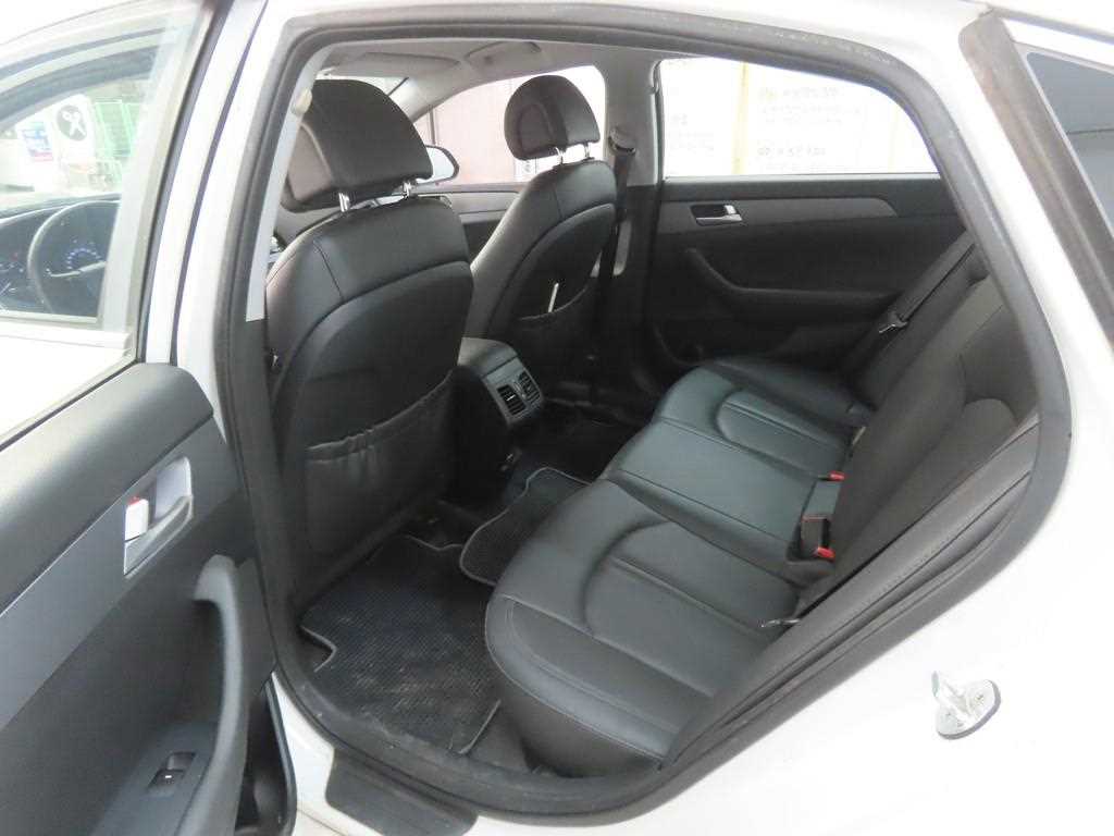 HYUNDAI Sonata - Vista 6