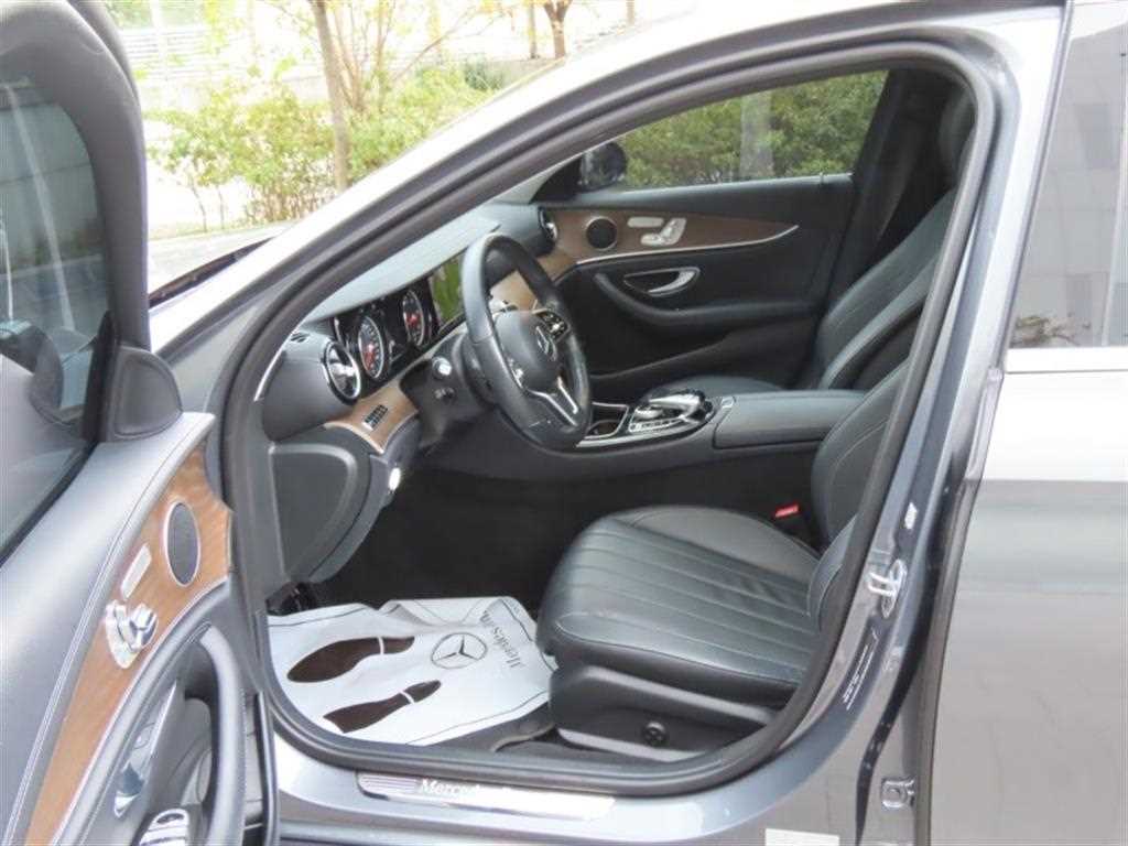 Mercedes Benz E class - Vista 12