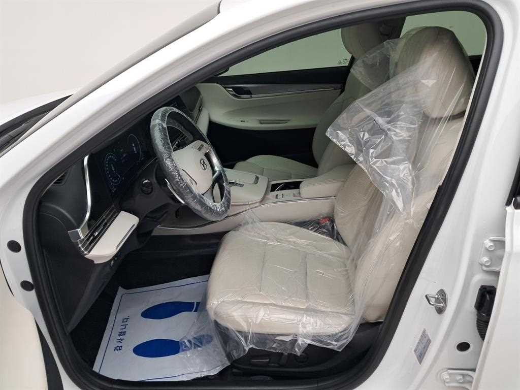 HYUNDAI Grandeur - Vista 11