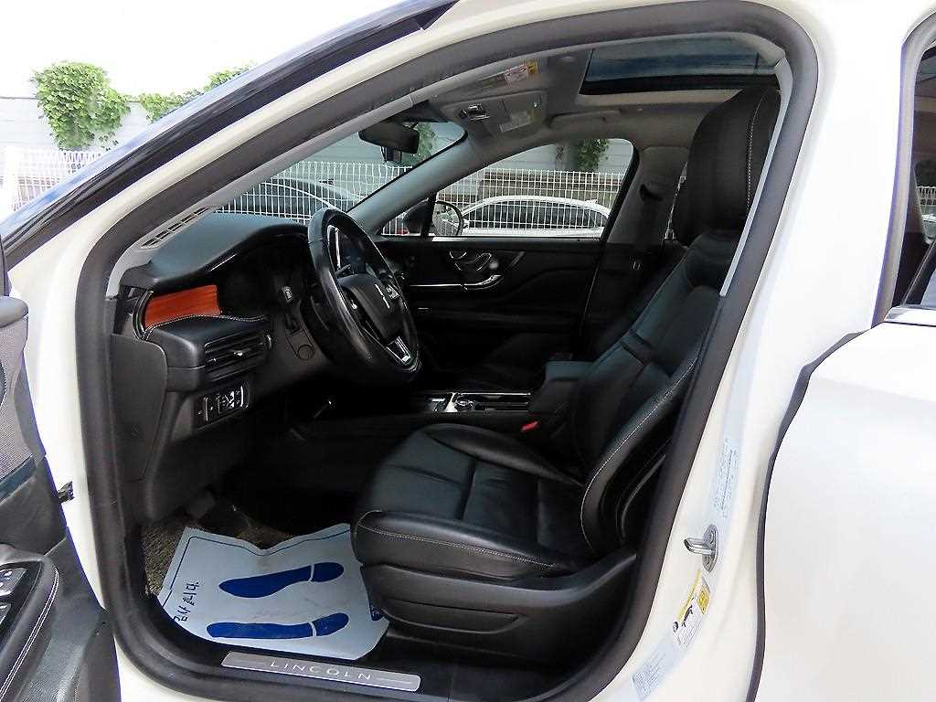 Lincoln Corsair - Vista 5