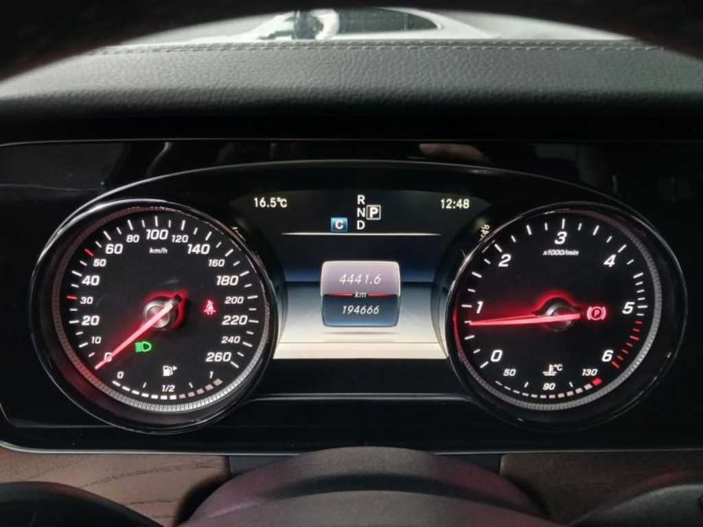 Mercedes Benz E class - Vista 10