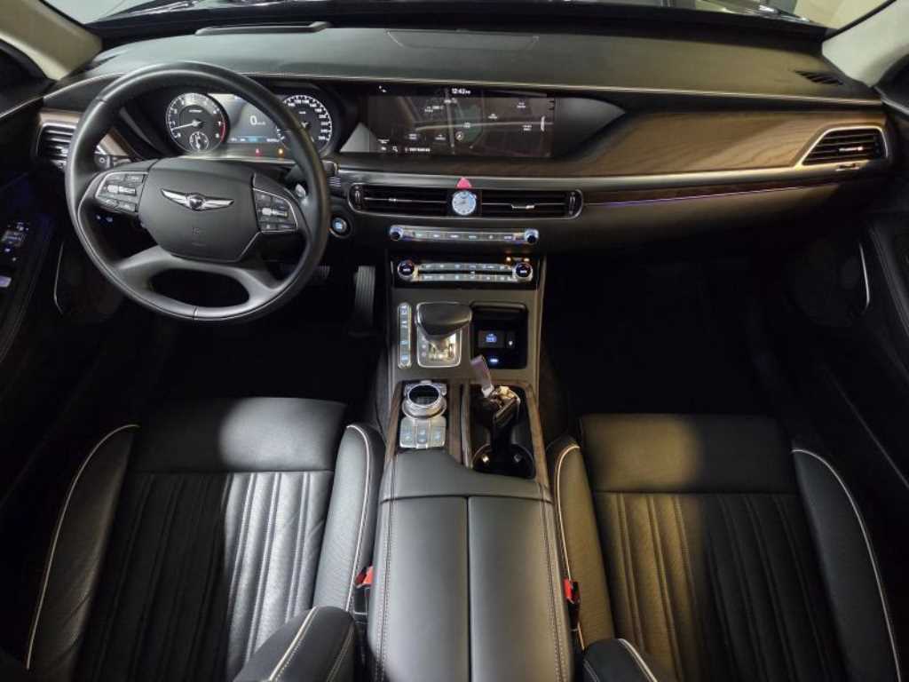 Genesis G90 - Vista 7