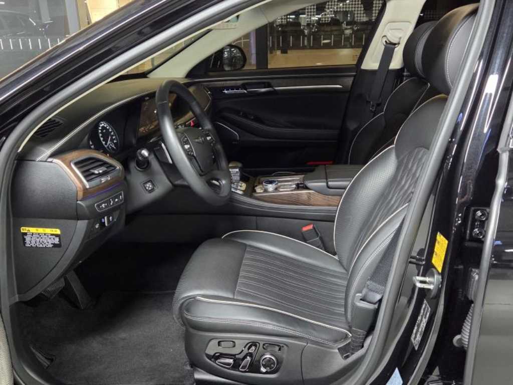 Genesis G90 - Vista 8