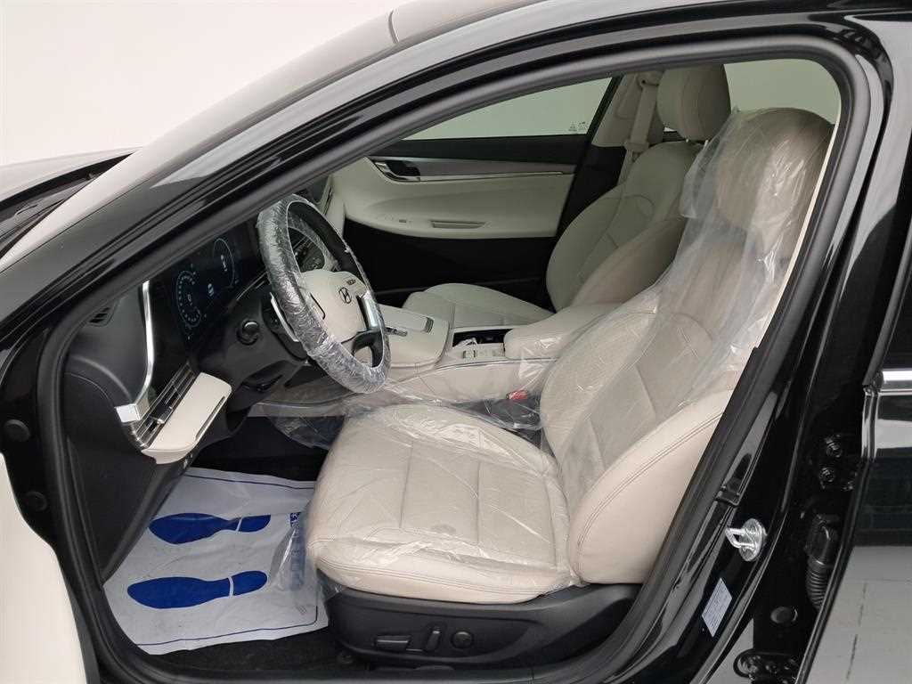 HYUNDAI Grandeur - Vista 11