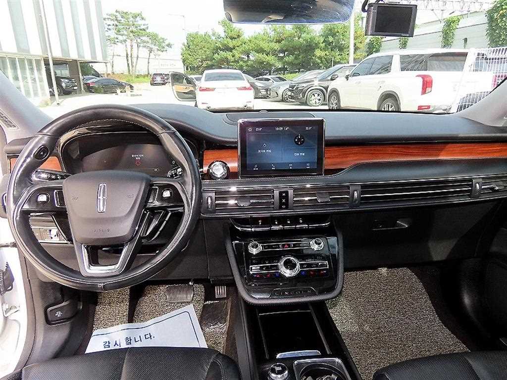 Lincoln Corsair - Vista 7