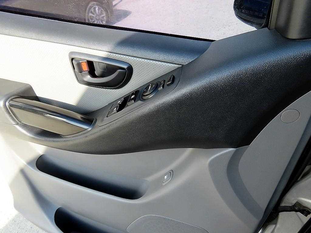 HYUNDAI Starex - Vista 12