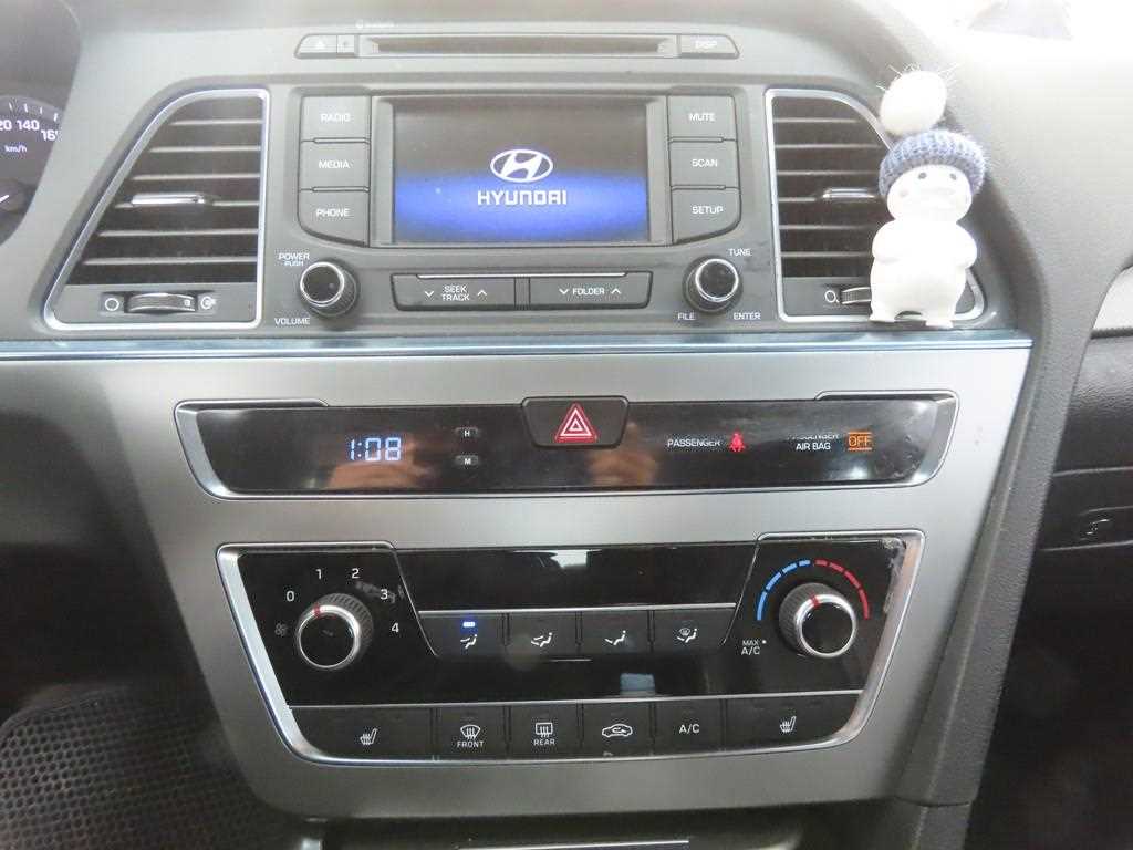 HYUNDAI Sonata - Vista 12