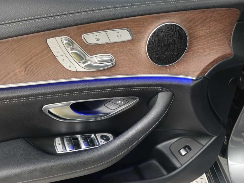 Mercedes Benz E class - Vista 9