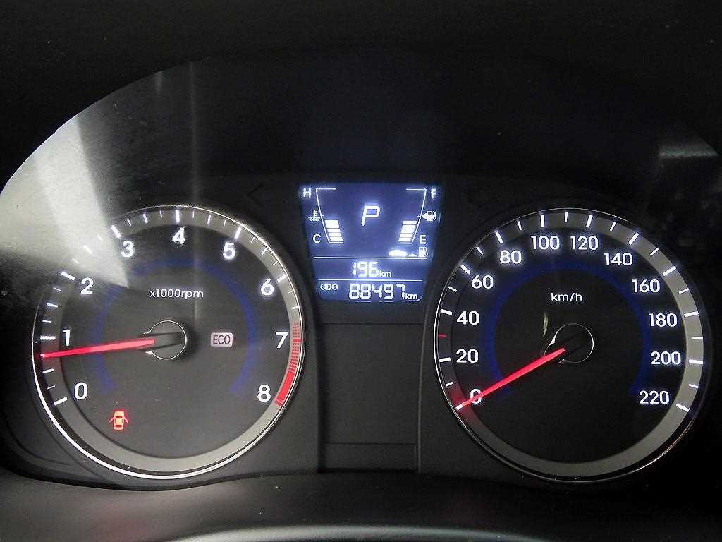 HYUNDAI Accent - Vista 11