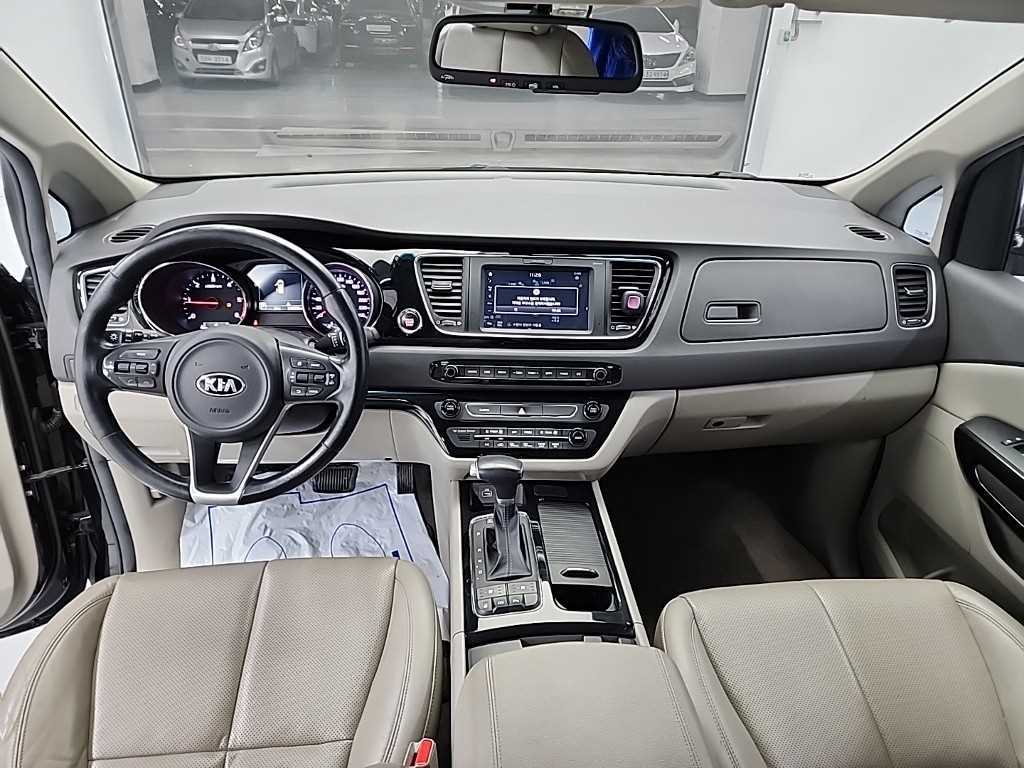 KIA Carnival - Vista 7