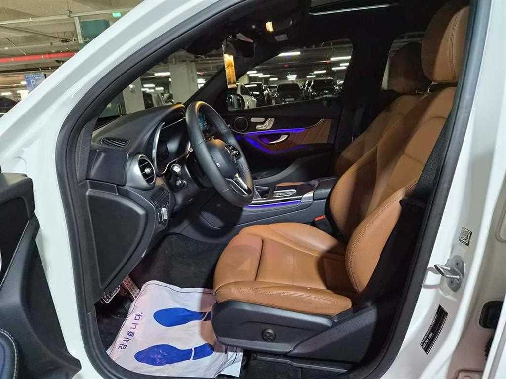 Mercedes Benz GLC Class - Vista 6