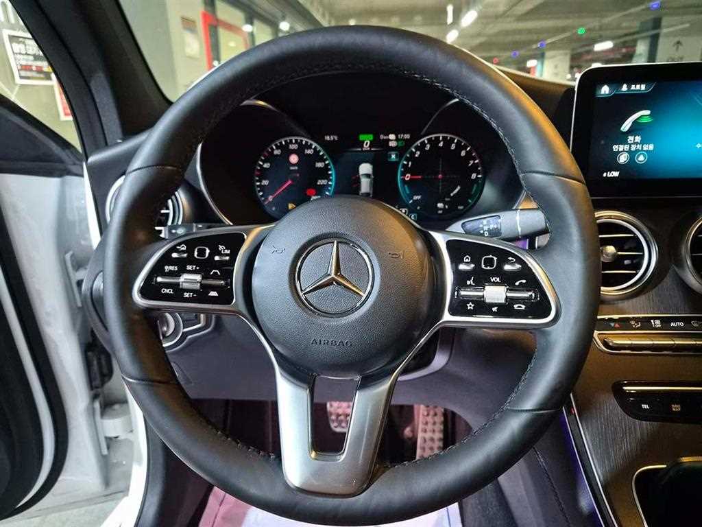 Mercedes Benz GLC Class - Vista 9