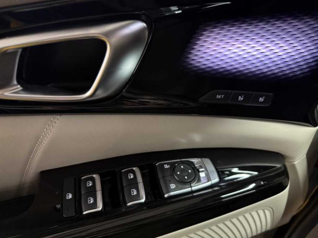 KIA Carnival - Vista 11