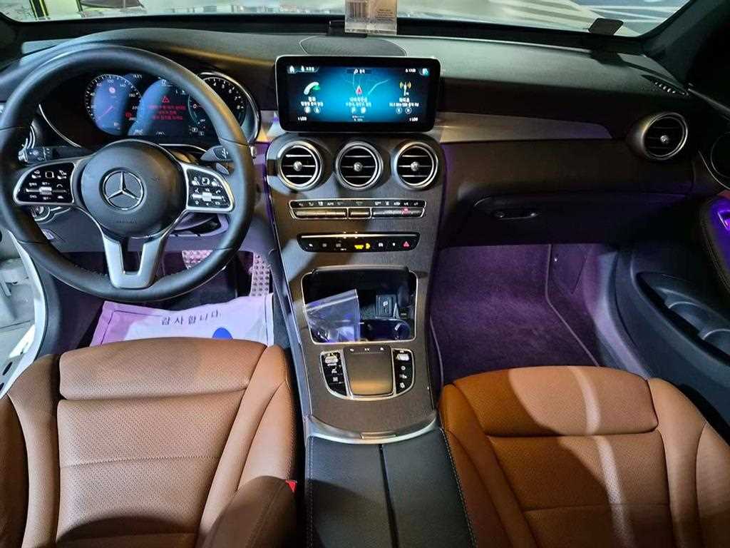 Mercedes Benz GLC Class - Vista 8