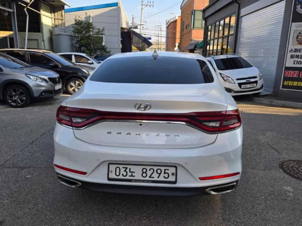HYUNDAI Grandeur - Vista 4