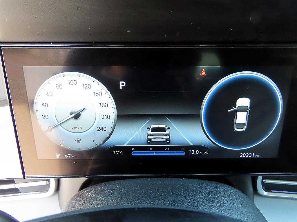 HYUNDAI Avante - Vista 9