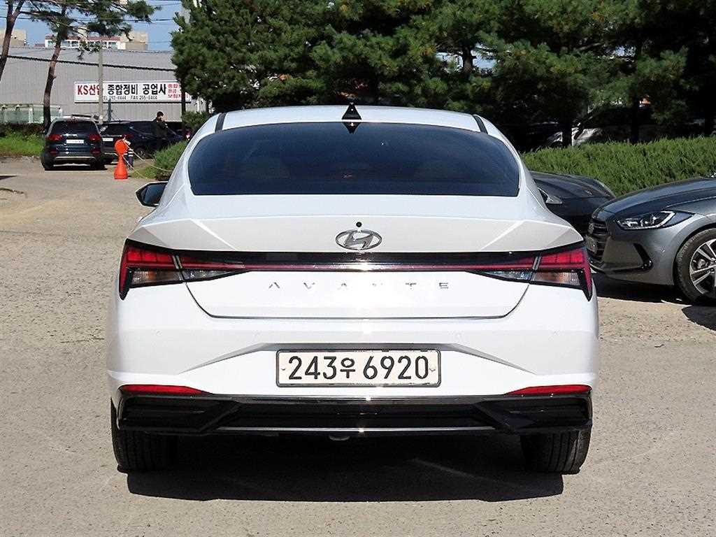 HYUNDAI Avante - Vista 4