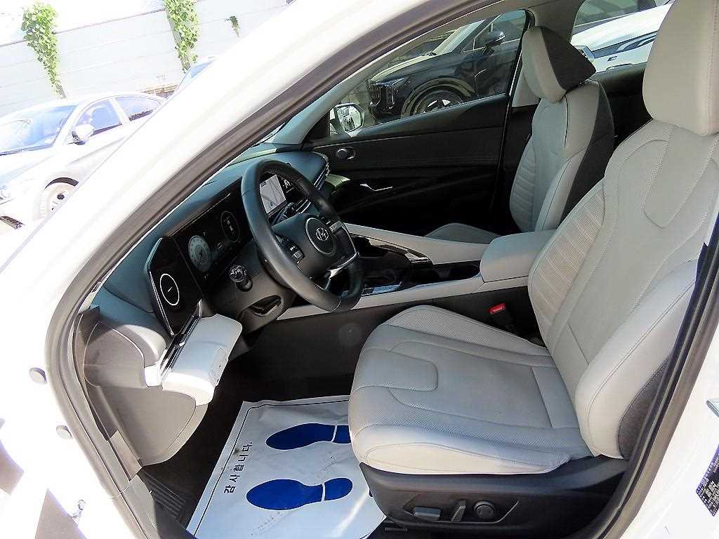 HYUNDAI Avante - Vista 5