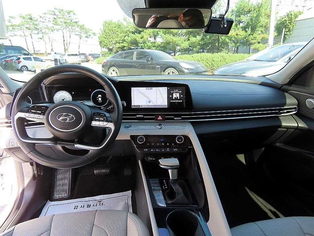 HYUNDAI Avante - Vista 7