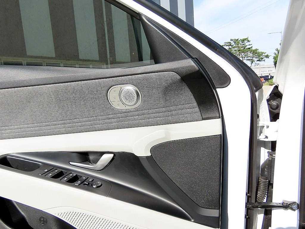 HYUNDAI Avante - Vista 11