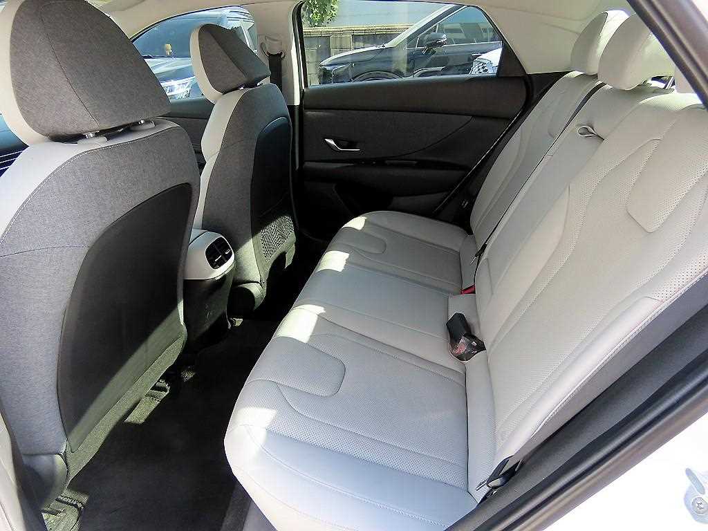 HYUNDAI Avante - Vista 6