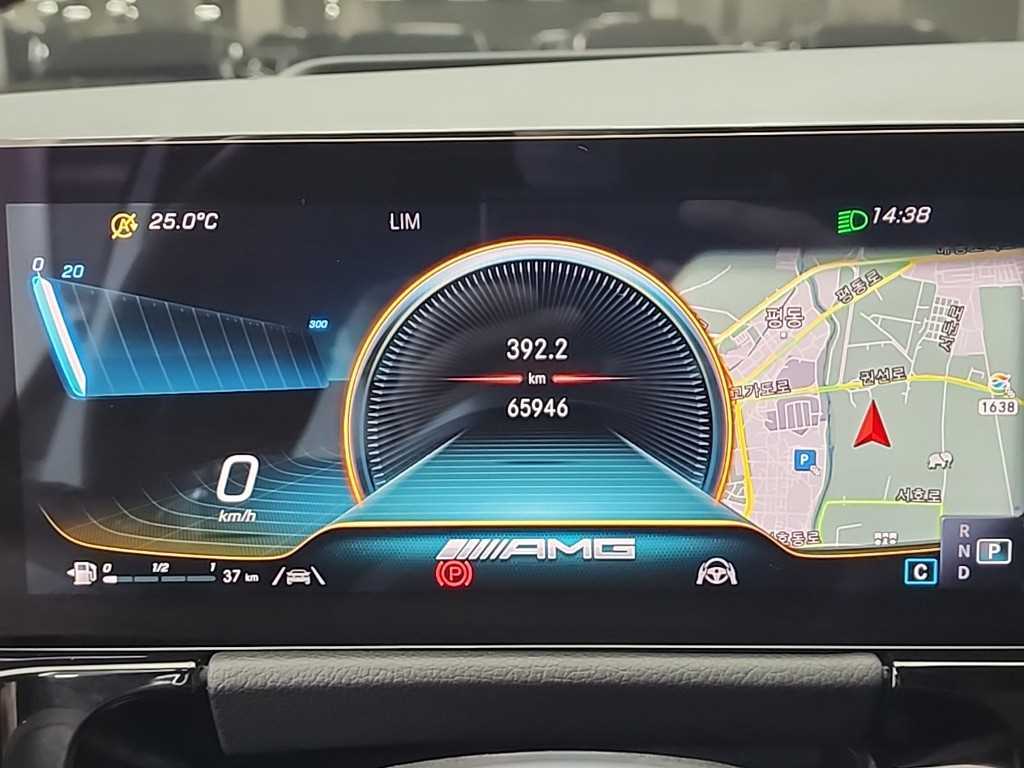 Mercedes Benz GLA Class - Vista 6