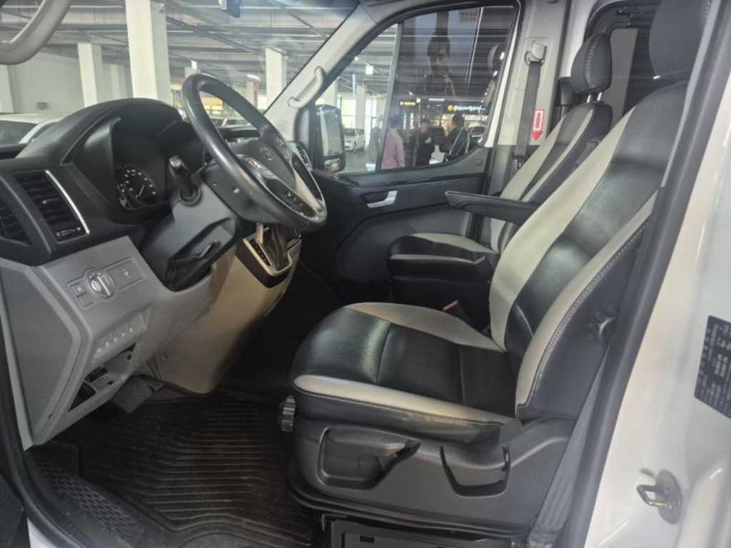 HYUNDAI Solati - Vista 8