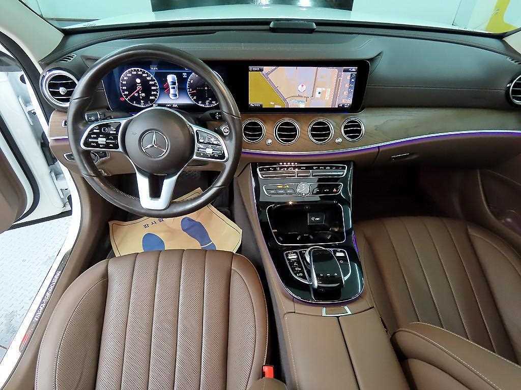 Mercedes Benz E class - Vista 7