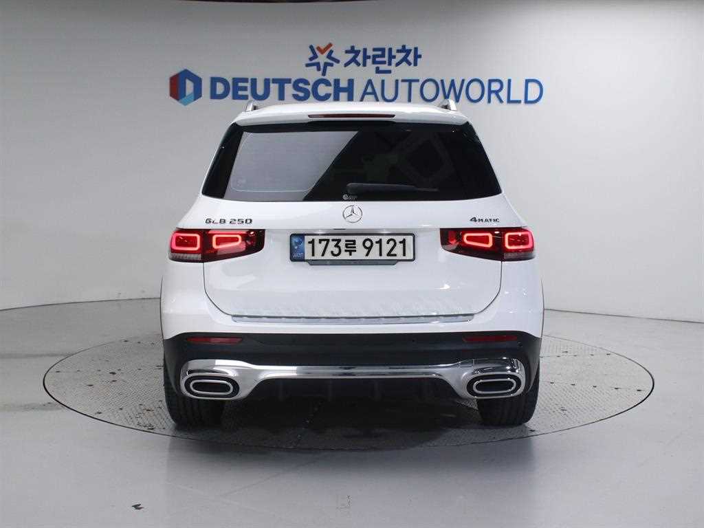 Mercedes Benz GLB Class - Vista 4