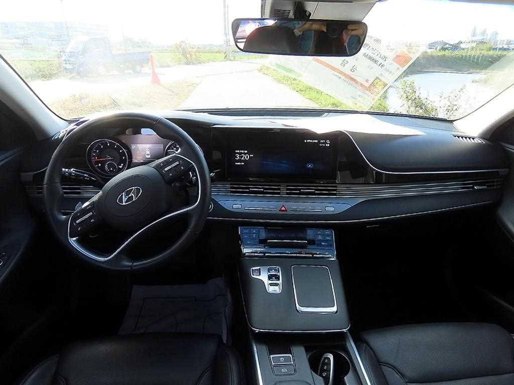 HYUNDAI Grandeur - Vista 9