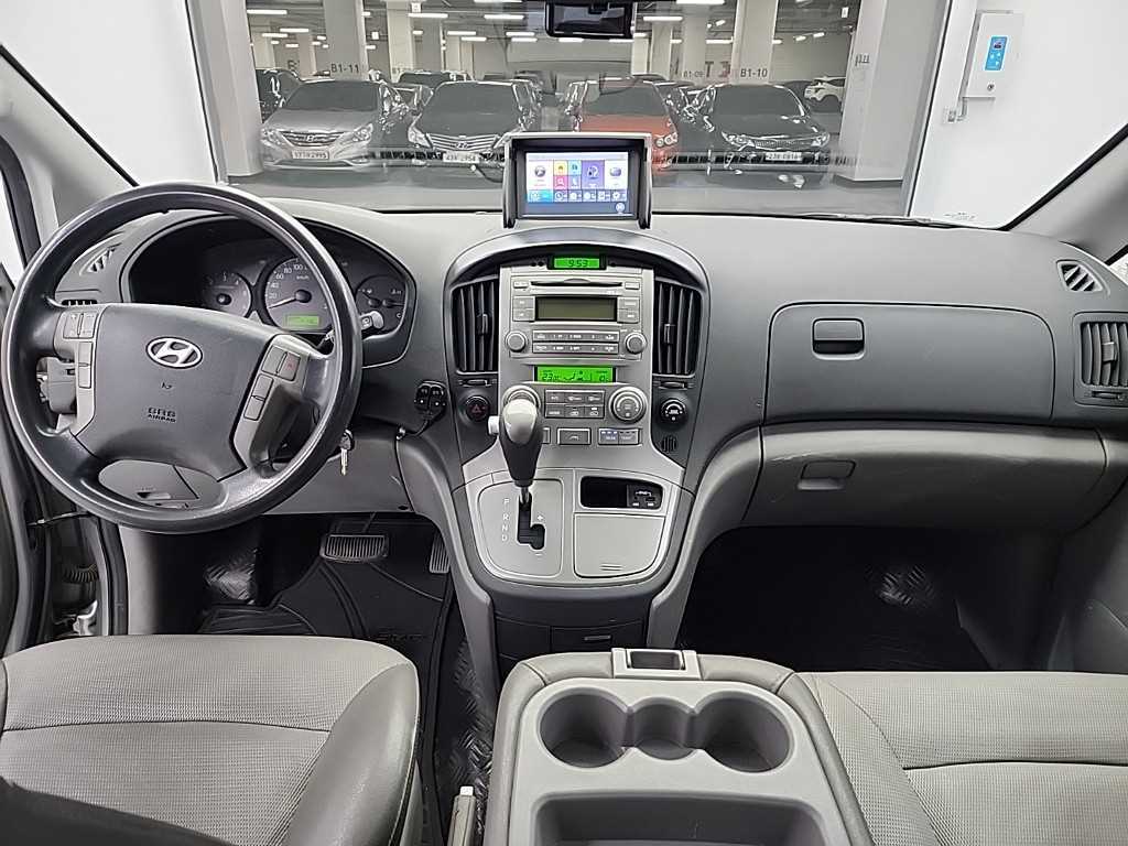 HYUNDAI Starex - Vista 7