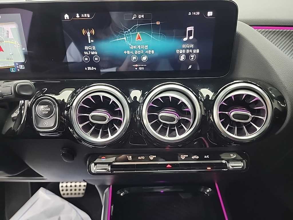 Mercedes Benz GLA Class - Vista 10