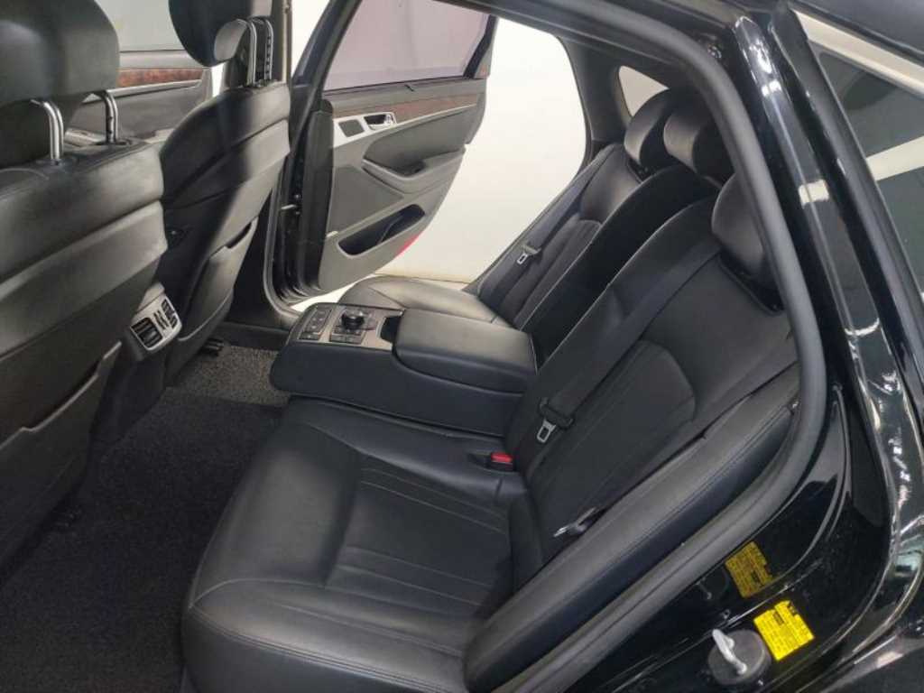 HYUNDAI Genesis - Vista 8