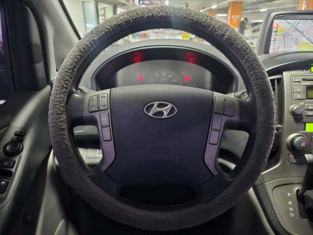 HYUNDAI Starex - Vista 8