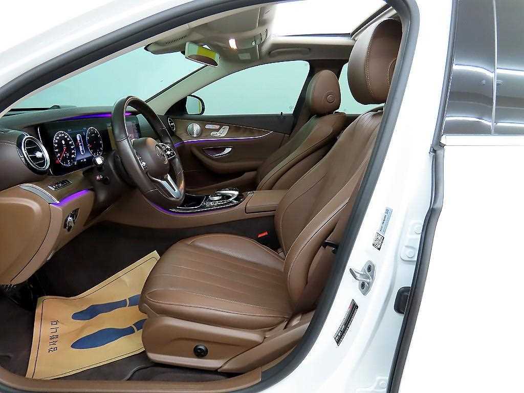 Mercedes Benz E class - Vista 5