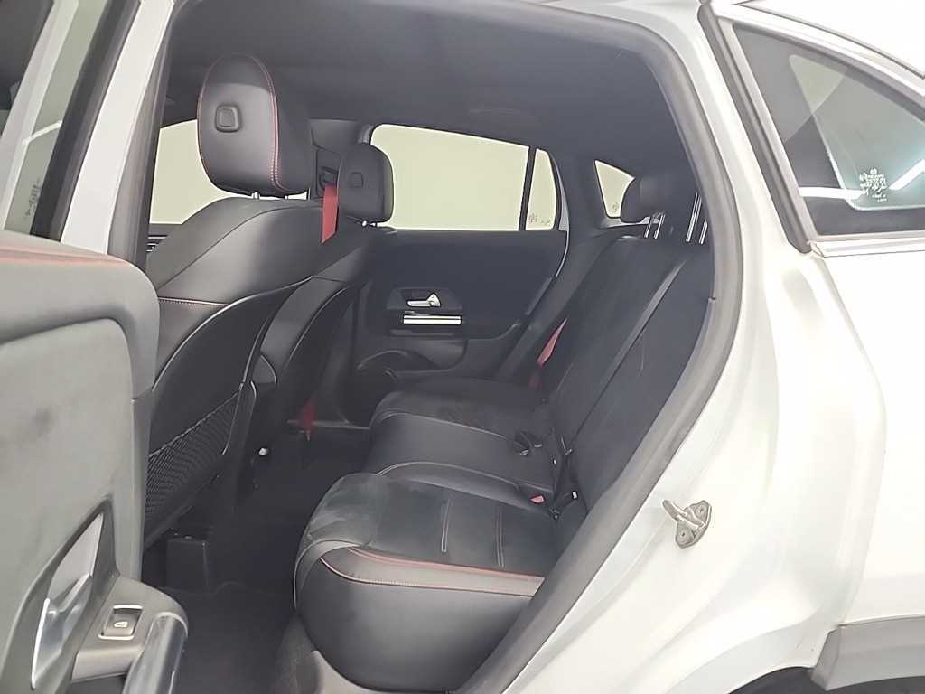 Mercedes Benz GLA Class - Vista 12